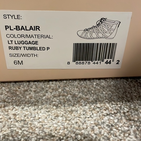 BCBG size 6 gladiator sandals fits like 6.5 brown & black pair black never worn - Picture 5 of 8